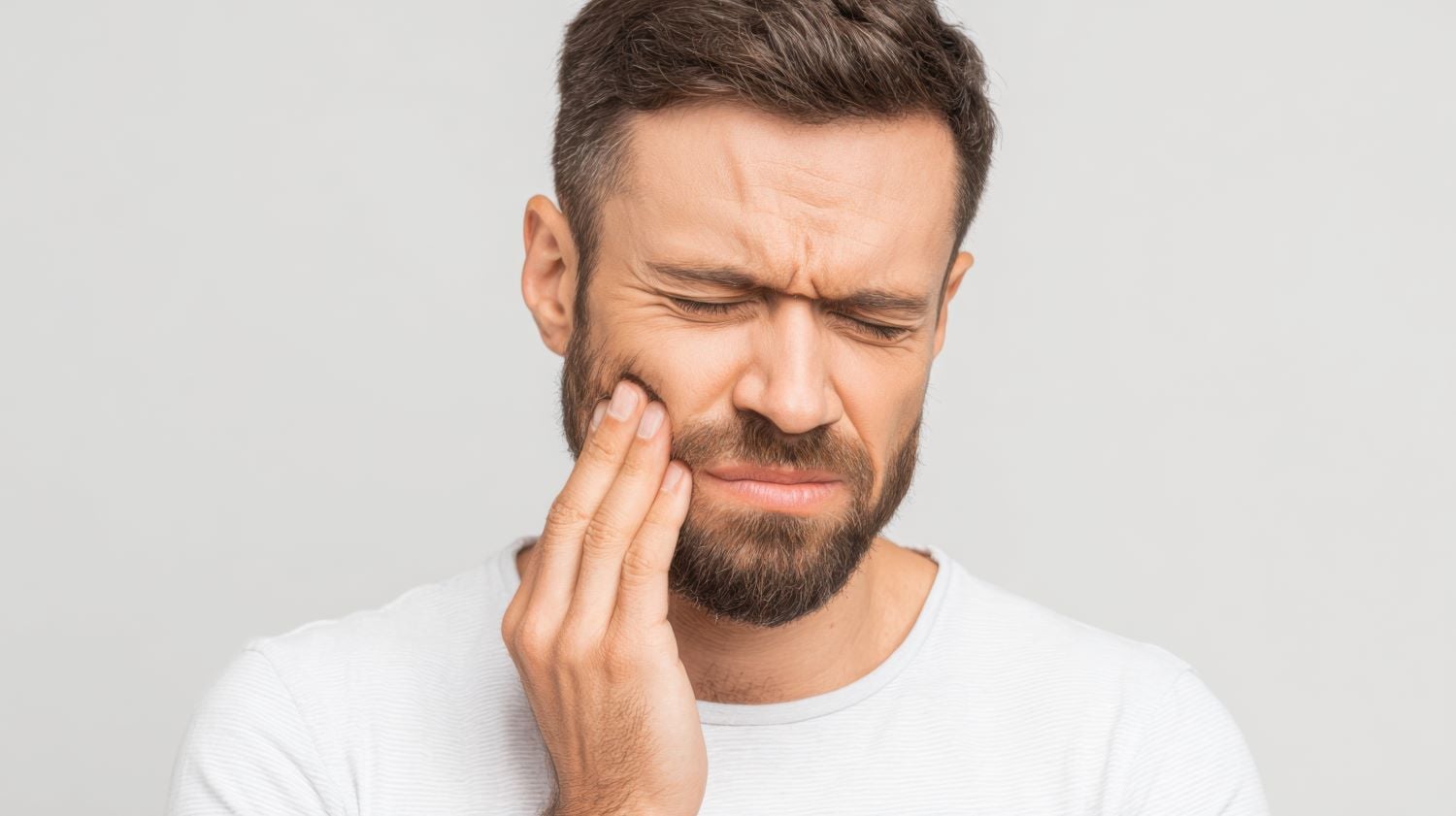 Toter Zahn schmerzt beim Draufbeißen